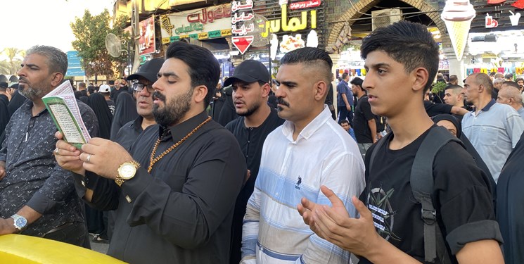  زائران کربلا با چشمان گریان زیارت اربعین خواندند 