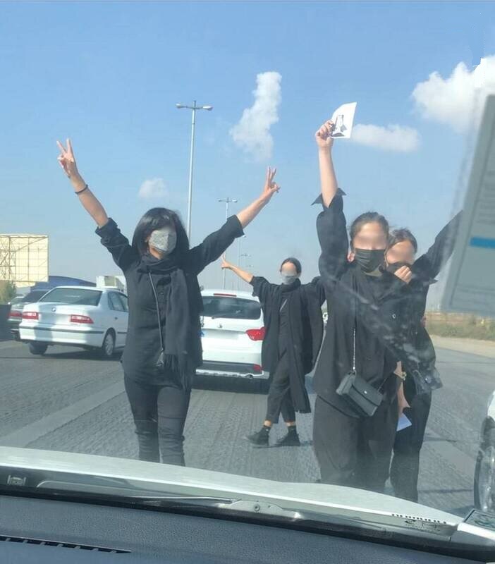 با کاریکاتور انقلاب فواحش می توان ساعتها خندید!