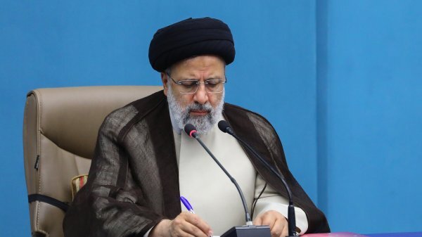 تسلیت رئیسی درپی درگذشت مادر شهیدان حلوائی