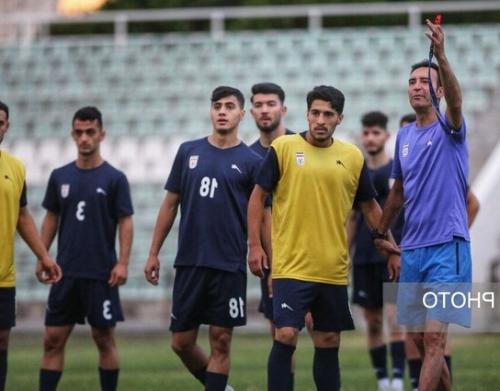  عنایتی: مقابل عربستان ۱۴ بازیکن داشتیم
