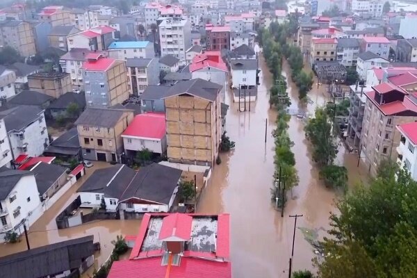 فیلم| وزیر کشور پای درد سیل‌زدگان آستارا