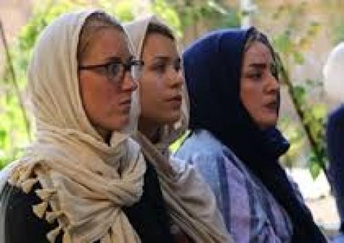  مشاعره غیر ایرانی ها به زبان فارسی آشناکرد