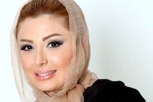  نیوشا ضیغمی با موی کوتاه و لنز رنگی عکسی از خود منتشر کرد