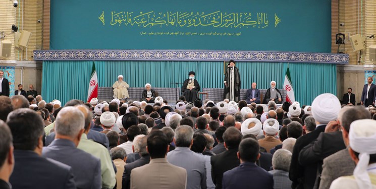 دیدارمسئولان نظام و میهمانان کنفرانس با رهبری