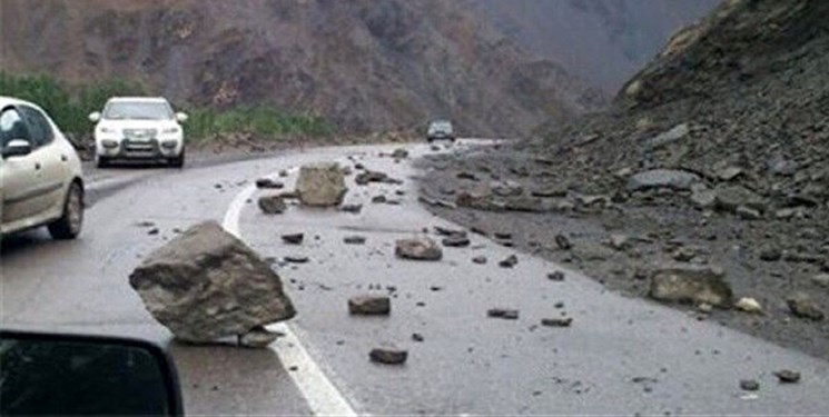  هشدار باران سنگ در جاده‌های شمال