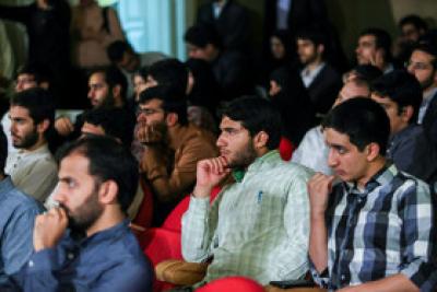 عکس/ مدال آوران بسیجی در المپیاد علمی کشوری و جهانی مدال را به مقام معظم رهبری اهدا کردند