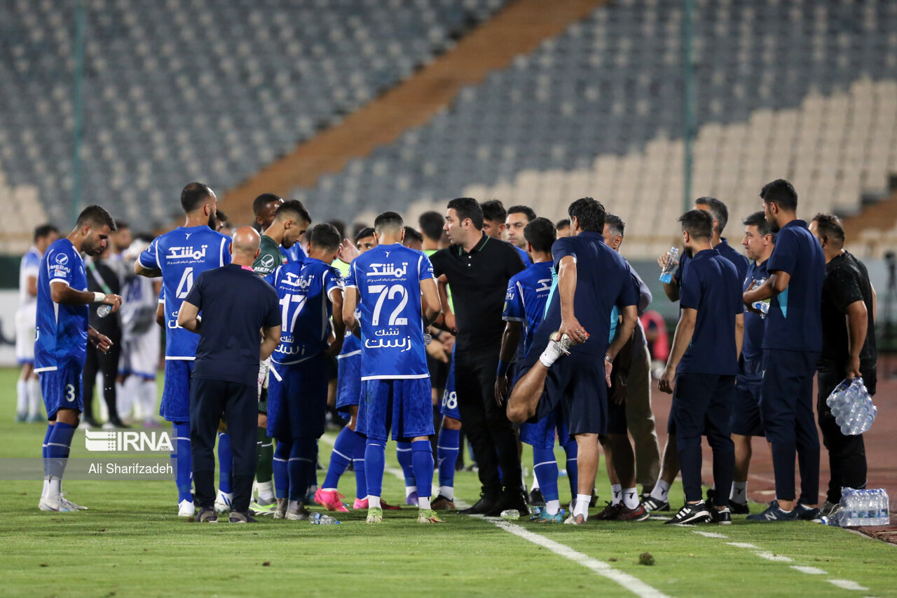  جر و بحث پس از برکناری مدیر مالی استقلال