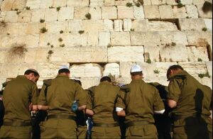 پیرسرباز صهیونیست از تجاوز به دختران فلسطینی می‌گوید+ فیلم