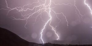  رعد و برق جان زن جوان را گرفت