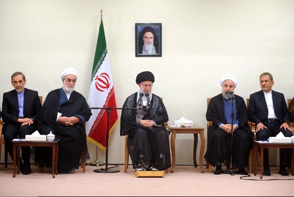 هفت اولویت و سرفصل مهم برای دولت/ نباید از حقوق‌های نجومی به آسانی عبور کرد /دولت نباید خود را سرگرم بحث‌های انتخاباتی کند