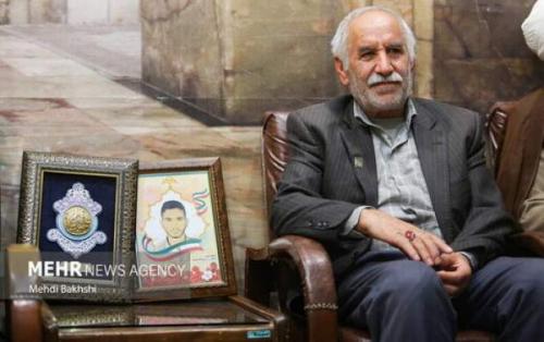 قهر کردن پدر شهید عجمیان در برنامه زنده