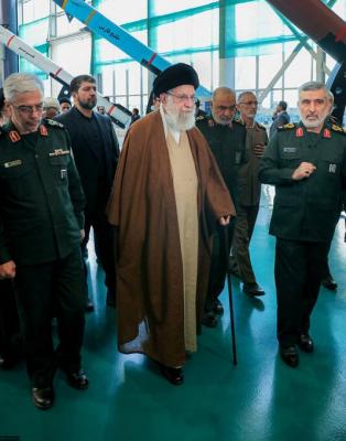  بازدید فرمانده کل قوا از نمایشگاه دستاوردهای هوافضای سپاه