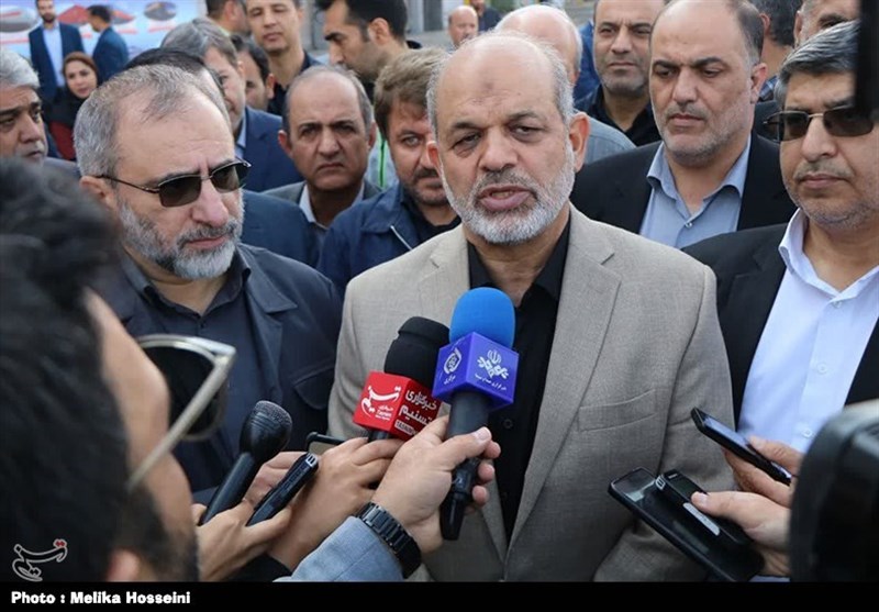 تذکر حجاب در مترو تهران توسط گروه های مردمی انجام می شود 