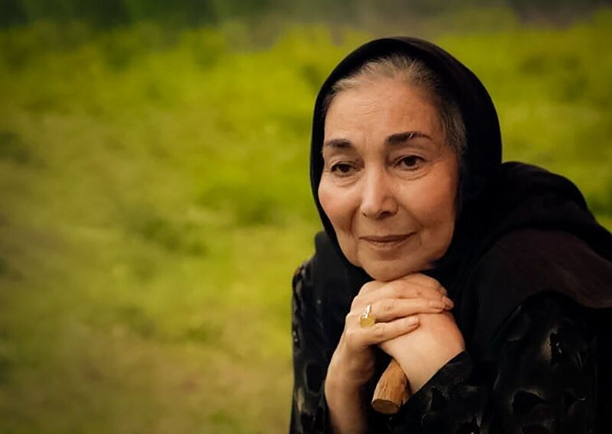 سخنان پروانه معصومی در دیدار رهبر انقلاب/صحبت های پروانه معصومی درباره جایگاه زنان در سینمای بعد انقلاب/به خاطر انقلاب، شهدا و رهبرم در انتخابات شرکت می‌کنم+عکس و فیلم+صوت