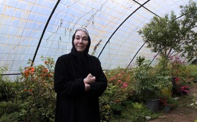 عکس/زندگی  پروانه معصومی در روستا