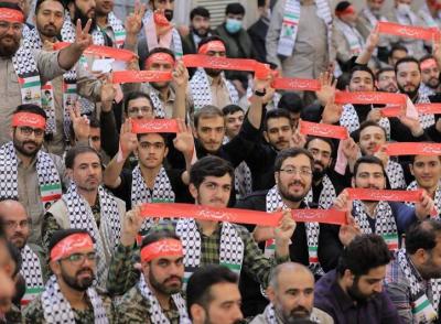  رهبر انقلاب در دیدار هزاران نفر از بسیجیان