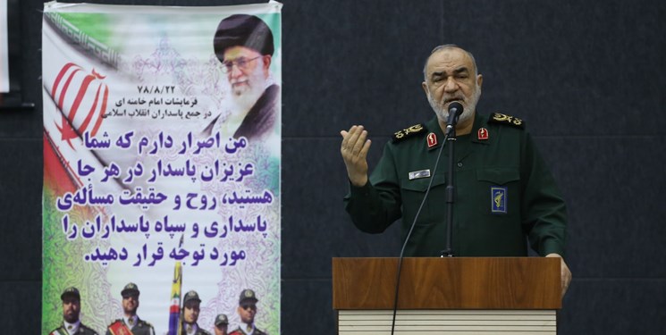 با هر دشمنی که عزت و کرامت جمهوری اسلامی ایران را هدف قرار دهد، می‌جنگیم 
