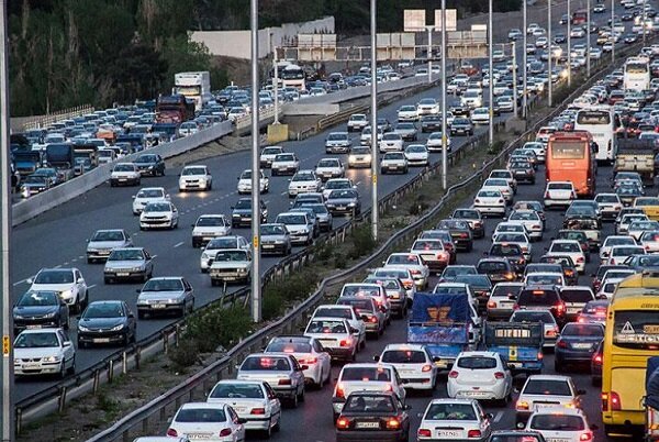 ترافیک نیمه سنگین در آزاد راه کرج - تهران