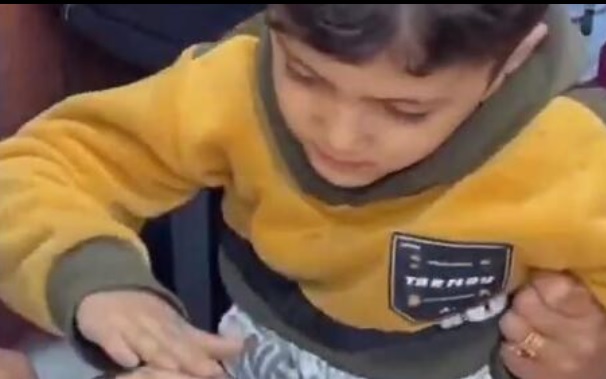 وداع کودکان فلسطینی با پدرشان در خان یونس+فیلم