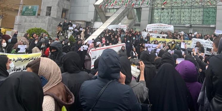 واکنش وزیر بهداشت به اعتراض ماماها 