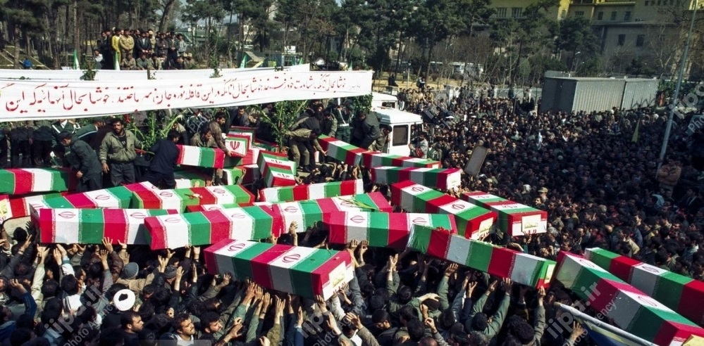تشییع پیکر ۳۰۰۰ هزار شهید در سال ۱۳۷۳