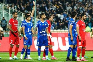 برتری استقلال در نیمه اول با گلزنی مدافع پیش تاخته