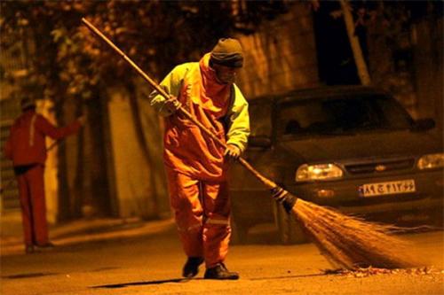 اذان شنیدنی پیرمرد پاکبان در میدان ولیعصرِ تهران