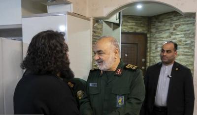 دیدار فرمانده کل سپاه با خانواده شهید عطایی+عکس