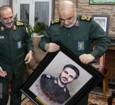 دیدار فرمانده کل سپاه با خانواده شهید عطایی+عکس