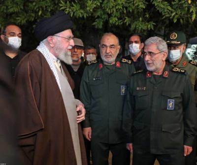 اقامه نماز رهبر انقلاب بر پیکر شهید سید رضی+عکس