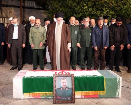 اقامه نماز رهبر انقلاب بر پیکر شهید سید رضی+عکس