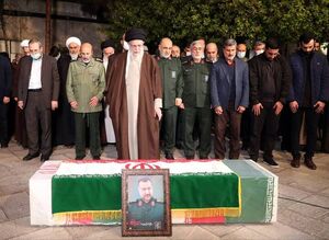 تصاویری از حضور رهبر انقلاب بر پیکر شهید سید رضی