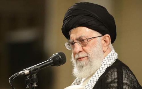 ماجرای اهدای یک پرچم خاص به رهبرانقلاب