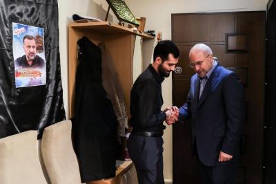 تصاویر قالیباف در منزل شهید سید رضی