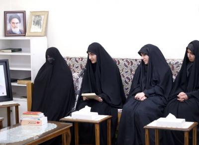 دیدار خانواده شهید حاج قاسم سلیمانی با رهبر انقلاب+عکس