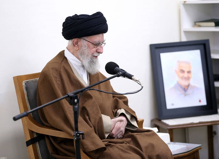دیدار خانواده شهید حاج قاسم سلیمانی با رهبر انقلاب+عکس