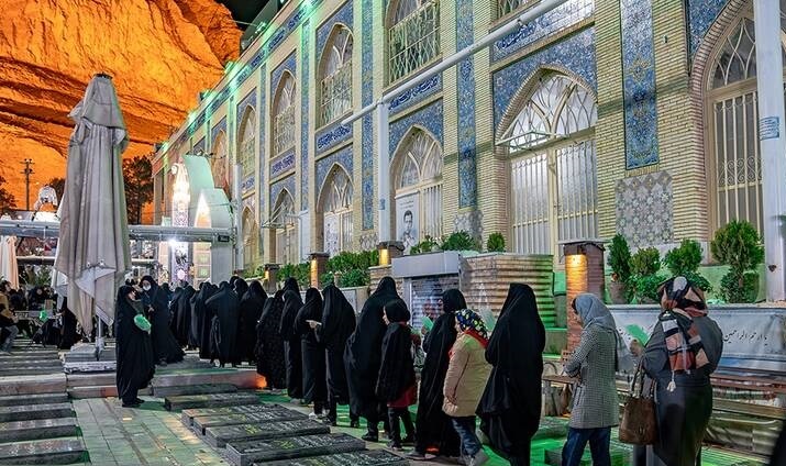 عکس/ گلزار شهدای کرمان ساعت ۱:۲۰ دقیقه بامداد