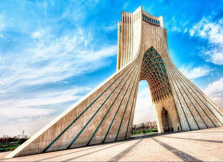 لحظاتی با شکوه و زیبای برج آزادی 