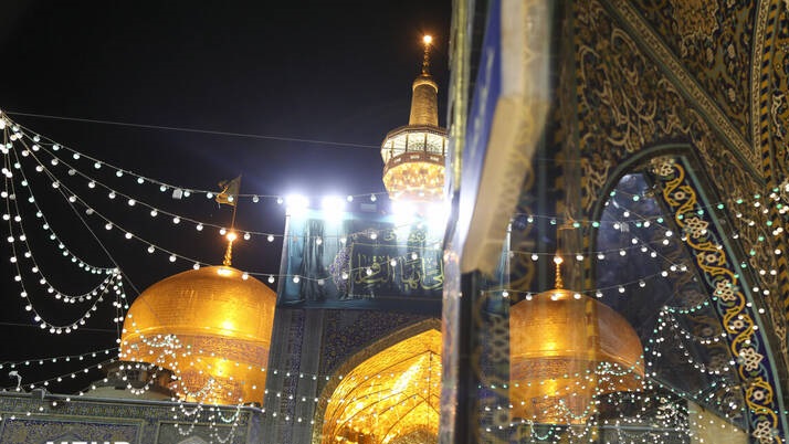 حال و هوای حرم رضوی در شب میلاد امام محمدباقر(ع)