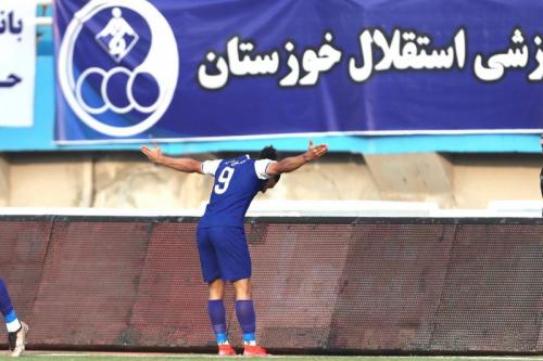 پرسپولیس به دنبال جذب مهاجم استقلالی ها/پیشنهاد رقم عجیب و غریب برای صدو رضایتنامه!