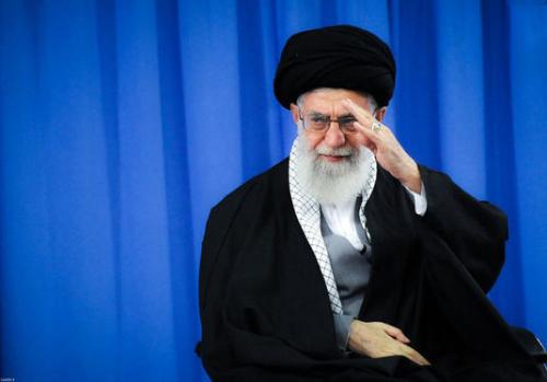  جهان به مناسبت فرارسیدن موسم حج جهان اسلام فکری اساسی برای مدیریّت حرمین شریفین و مسئله‌ حج بکند/جهان اسلام گریبان حاکمان سعودی را رها نکند