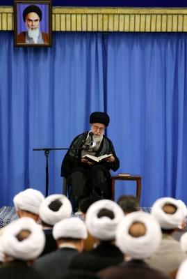 عکس/ جلسه‌ی درس خارج فقه حضرت آیت‌الله خامنه‌ای در آغاز سال تحصیلی جدید حوزه‌های علمیه