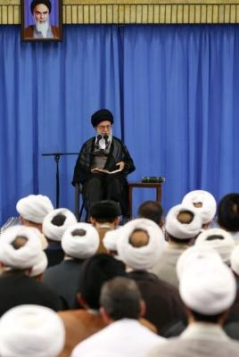 عکس/ جلسه‌ی درس خارج فقه حضرت آیت‌الله خامنه‌ای در آغاز سال تحصیلی جدید حوزه‌های علمیه