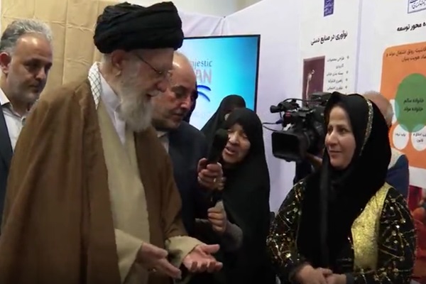 بانوی کارآفرینی که به رهبرانقلاب هدیه داد و تحفه گرفت