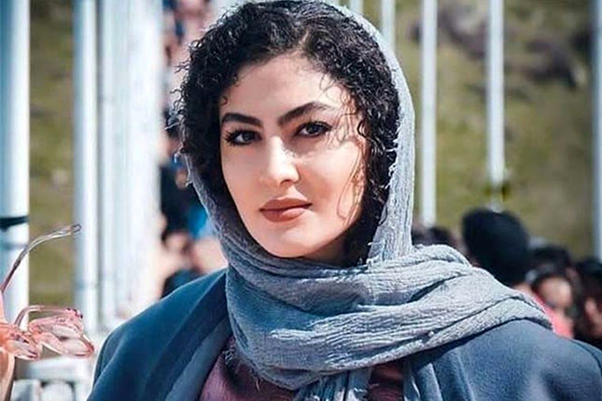 تصویری از موتورسواری مریم مومن با استایل خاص