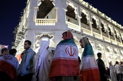 شادی ایرانی‌ها پس از برد برابر ژاپن در بازار دوحه