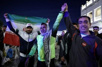 شادی ایرانی‌ها پس از برد برابر ژاپن در بازار دوحه