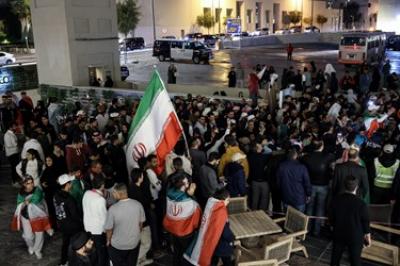 شادی ایرانی‌ها پس از برد برابر ژاپن در بازار دوحه