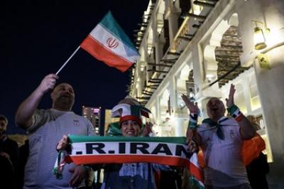 شادی ایرانی‌ها پس از برد برابر ژاپن در بازار دوحه