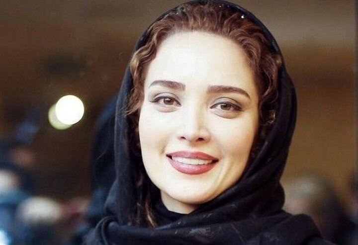 بهنوش طباطبایی با استایل زمستانی در یک روز برفی
